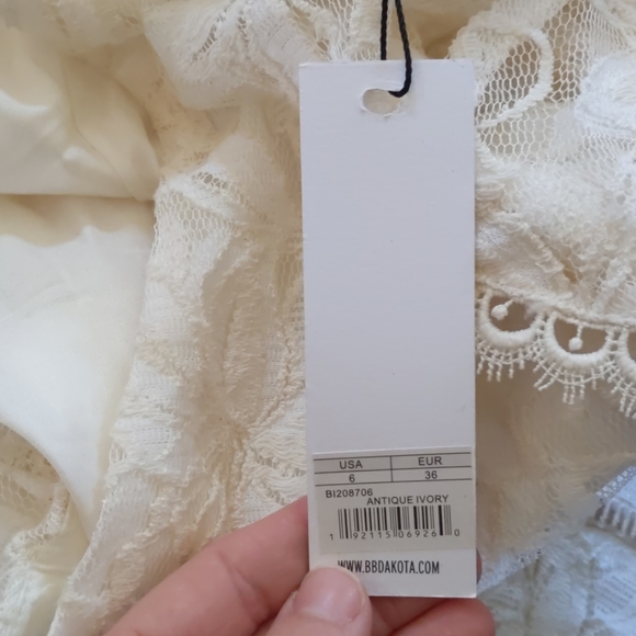 NWT BB Dakota White Lace dress - Picture 5 of 5